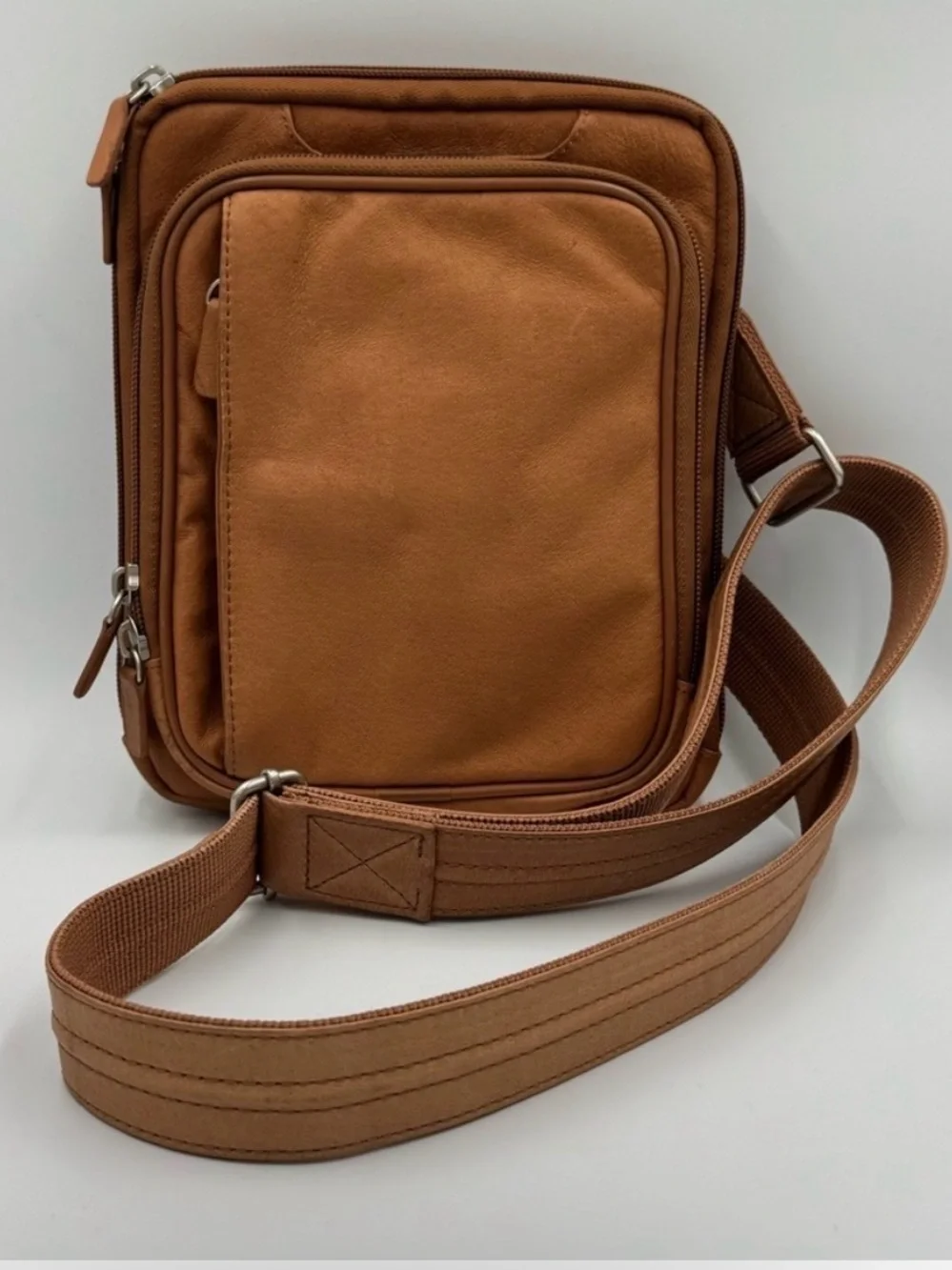 Unisex Gun Tote'n Mamas Concealed Carry Raven Shoulder Pouch, Tan
